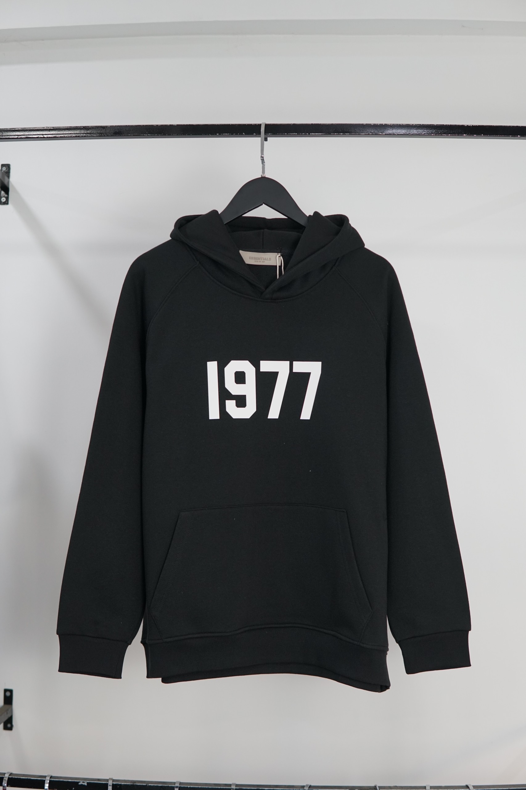 Hoodie Essentials SS22 Logo 1977