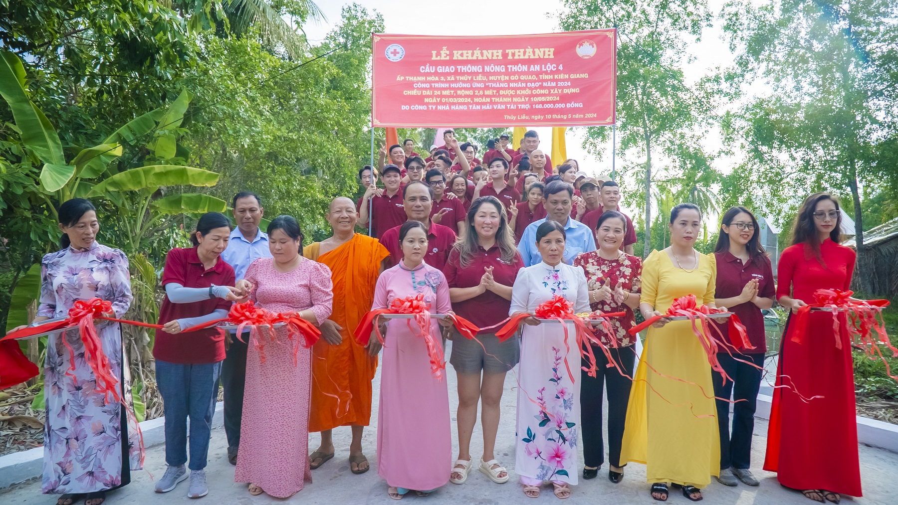 Chiếc cầu thứ hai trong năm mang tên An Lộc 4 đã được Tân Hải Vân bàn giao cho bà con