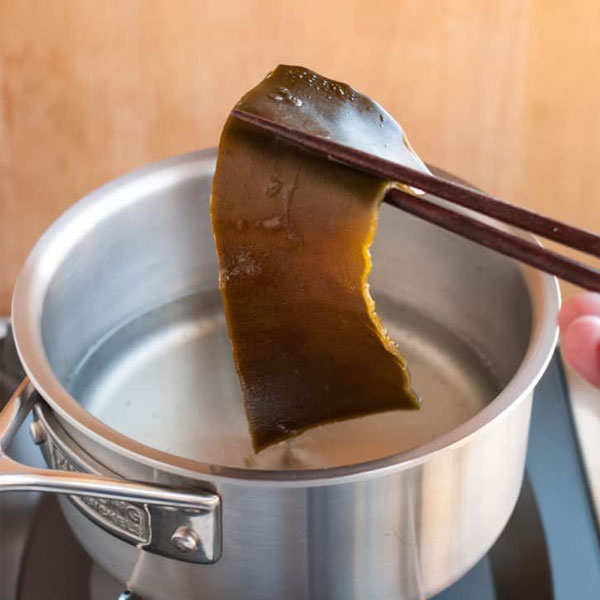 Cách nấu nước dashi đúng cách cho bé ăn dặm