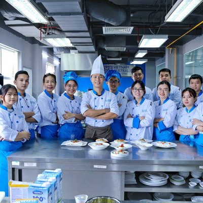 TOP 4 KHÓA HỌC BẾP NÓNG NÊN THEO ĐUỔI ĐỂ PHÁT TRIỂN SỰ NGHIỆP TRONG NGÀNH BẾP