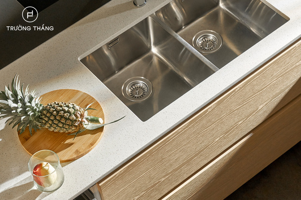 Mặt bàn bếp đá Quartz chống thấm tốt, dễ vệ sinh