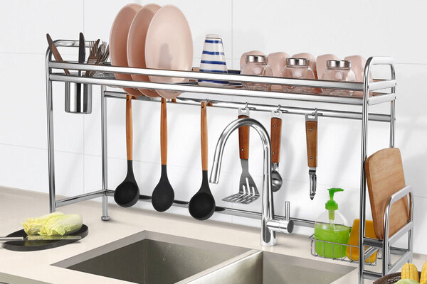 Kệ để đồ nhà bếp thường được làm bằng chất liệu không gỉ