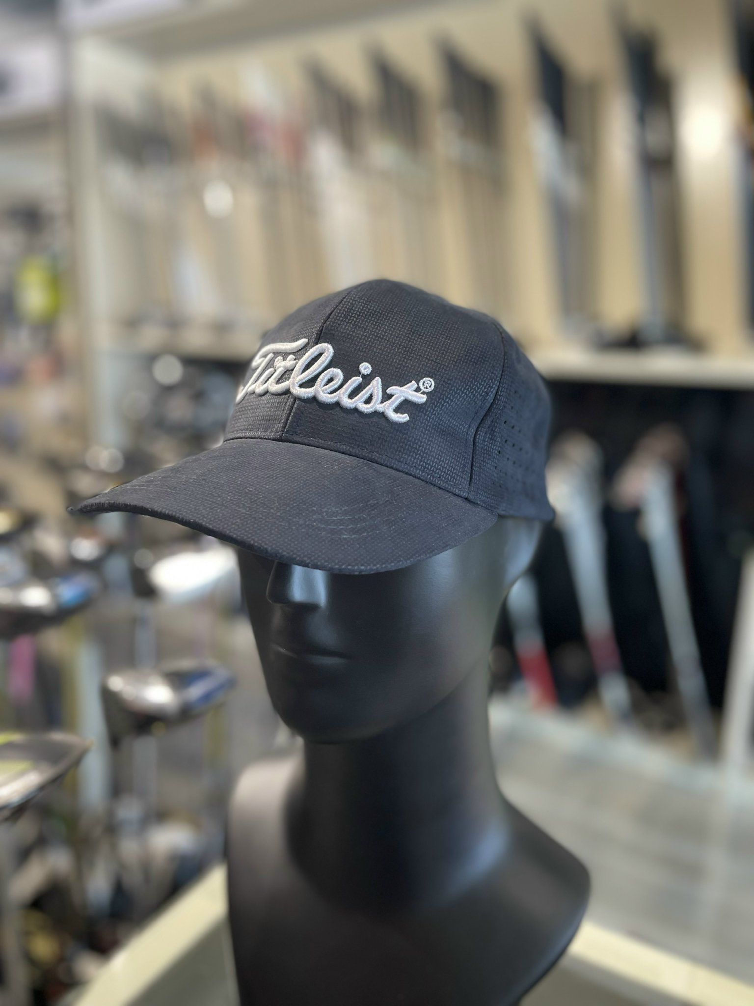 TITLEIST MŨ ĐEN LỖ