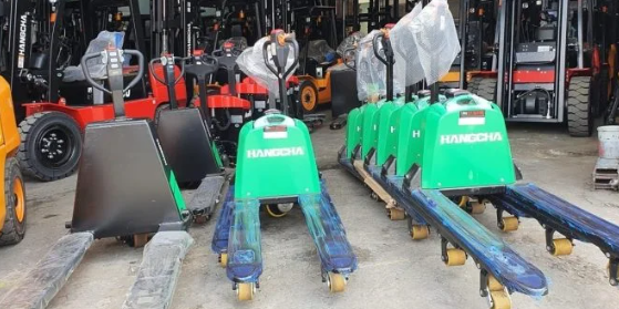 Vì sao cùng một tải trọng nhưng cảm giác kéo xe nâng tay lại “nặng” khác nhau?