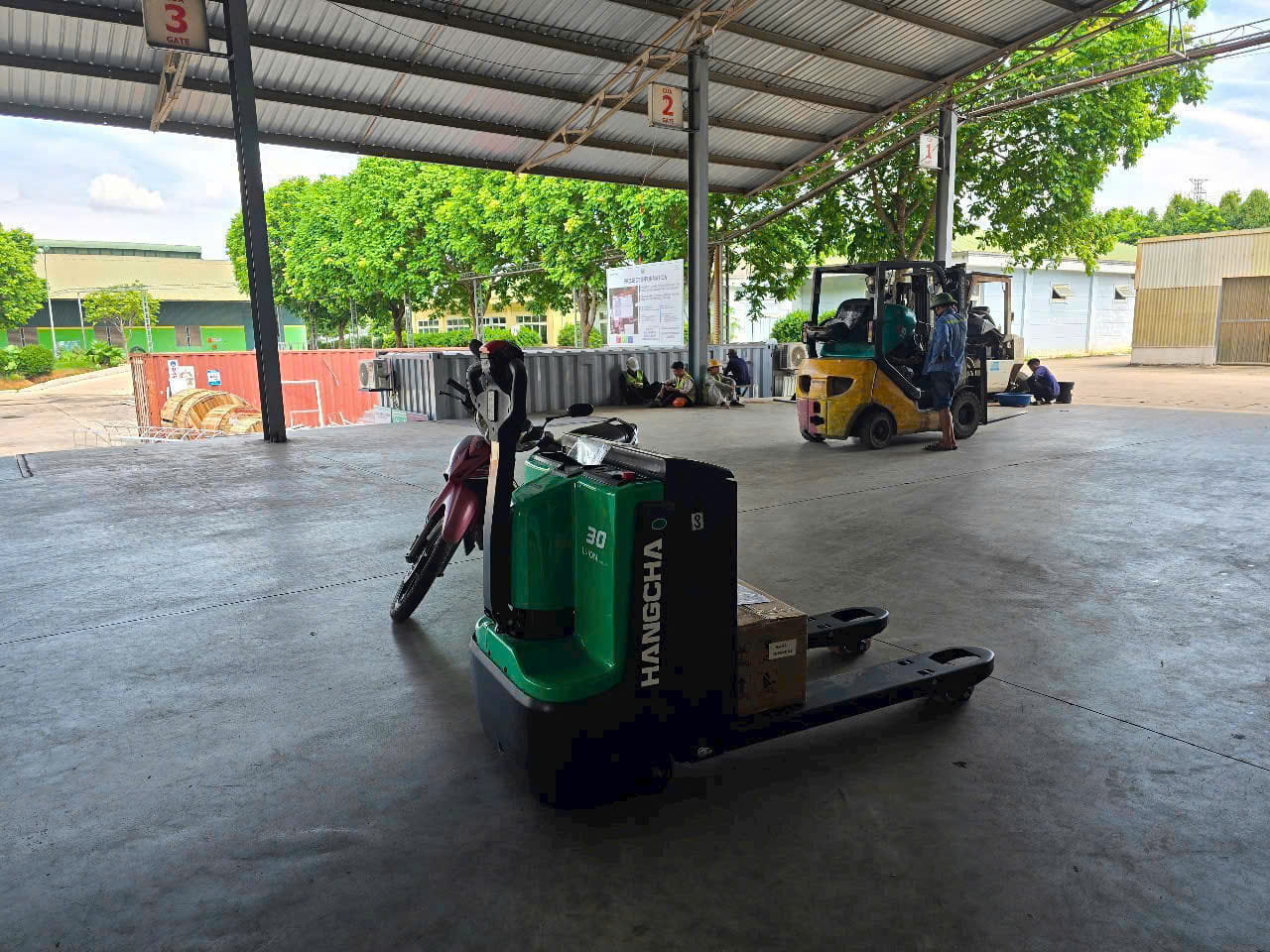 Xe nâng điện pallet dùng trong kho nào hiệu quả nhất?