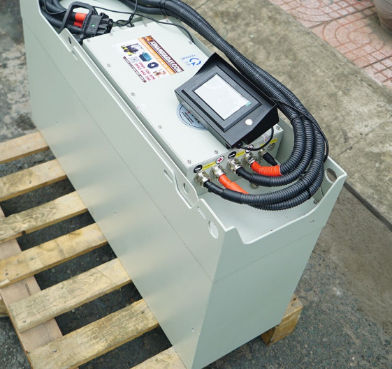 Sai lầm khi sạc pin xe nâng điện khiến tuổi thọ giảm nhanh