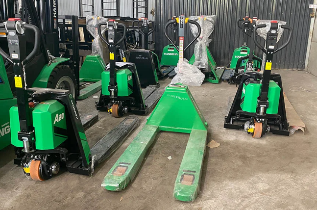 Vì sao xe nâng tay cơ thường xuống cấp nhanh trong một số kho hàng?