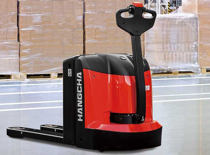 Khi nào nên chọn xe nâng pallet tay cơ, khi nào nên dùng xe nâng pallet điện?