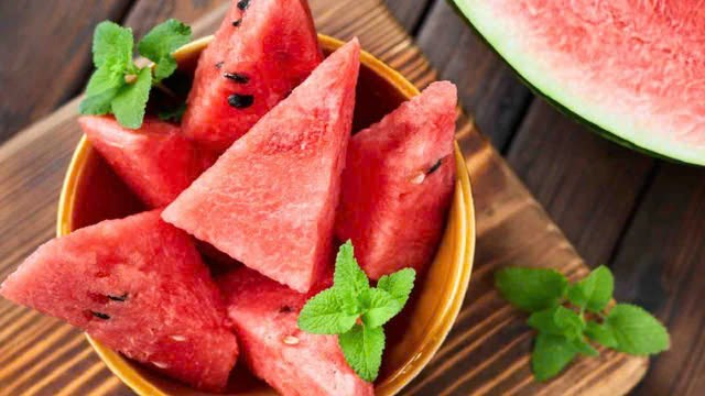 Điều Gì Xảy Ra Với Cơ Thể Khi Ăn Dưa Hấu Mỗi Ngày?