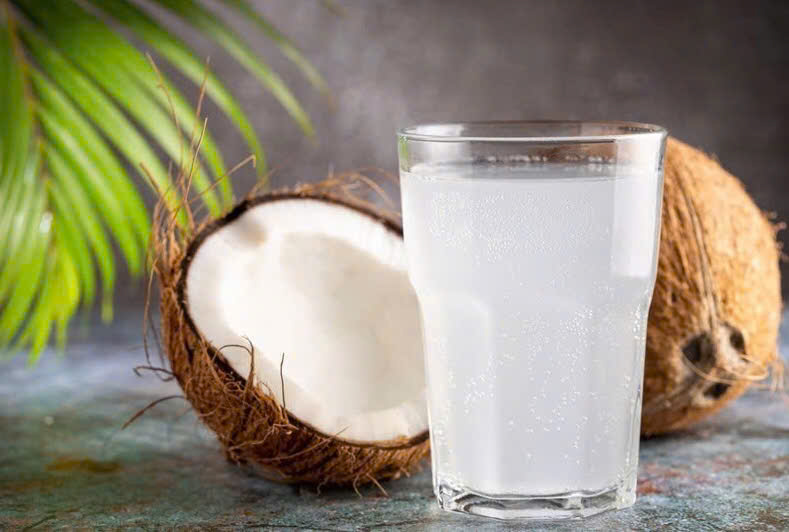 Uống nước dừa hằng ngày có tác dụng gì? Nên uống vào lúc nào là tốt nhất?