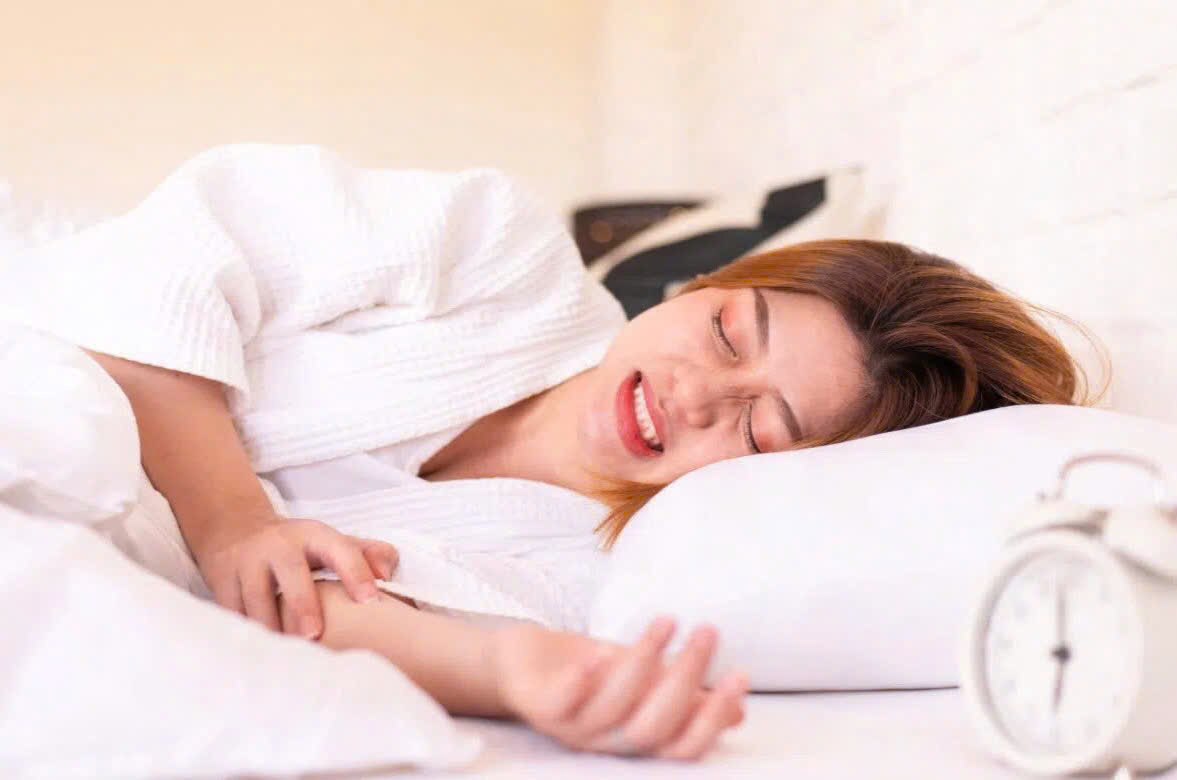Nghiến răng khi ngủ có chữa được không? Nguyên nhân, tác hại và hướng điều trị hiệu quả
