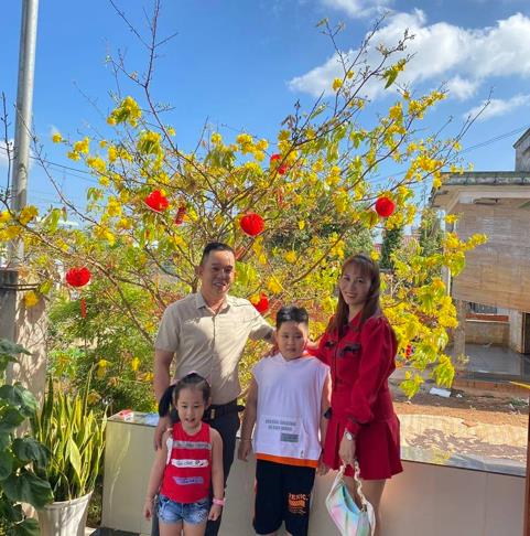 “Nhà mình có hai bé học tại Will, nói chung mình rất hài lòng về phương pháp dạy, cách làm việc chuyên nghiệp, tận tâm, đặc biệt các Teachers vô cùng tâm lý và kiên trì với trẻ con. Bé lớn nay tiến bộ rất nhiều, con tự tin hơn trước nhiều và nói tiếng Anh trôi chảy hơn. Bé nhỏ 4 tuổi nay cũng đã giao tiếp khá ổn, hy vọng một thời gian nữa con sẽ vững vàng như Anh Hai trong giao tiếp tiếng Anh. Chân thành cảm ơn Anh ngữ Will” 