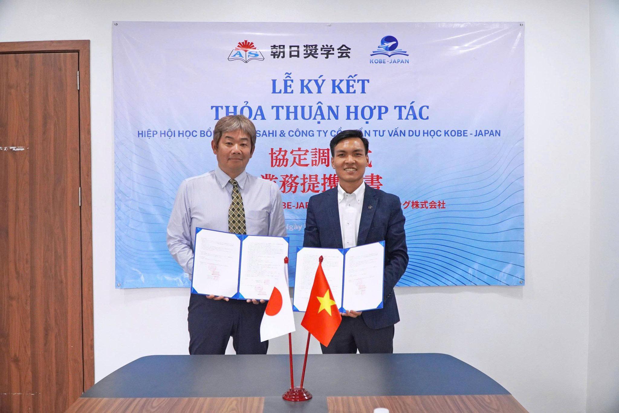 KOBE - JAPAN KÝ KẾT HỢP TÁC VỚI HIỆP HỘI HỌC BỔNG BÁO ASAHI (NHẬT BẢN)