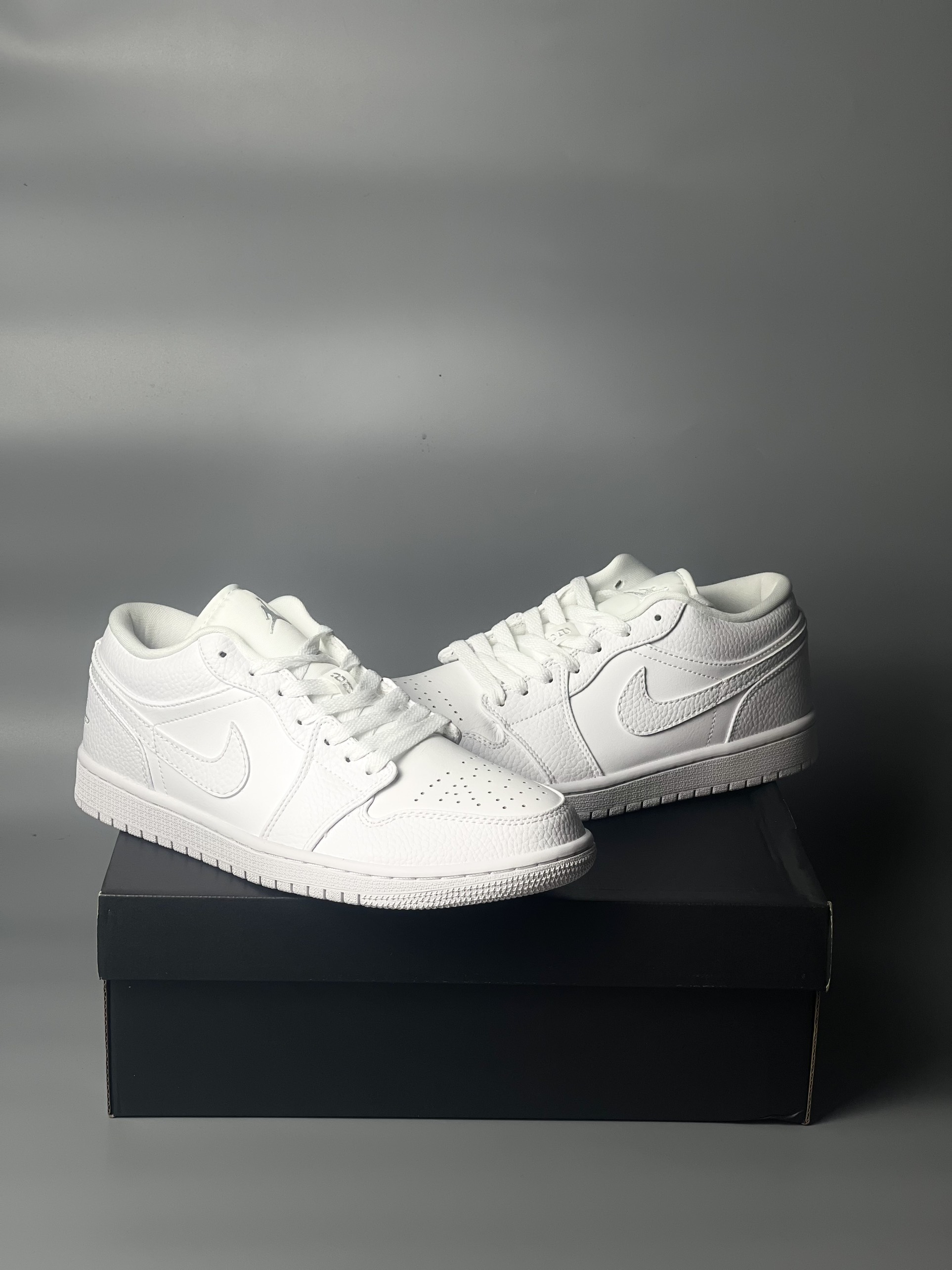 jd1 low triple white
