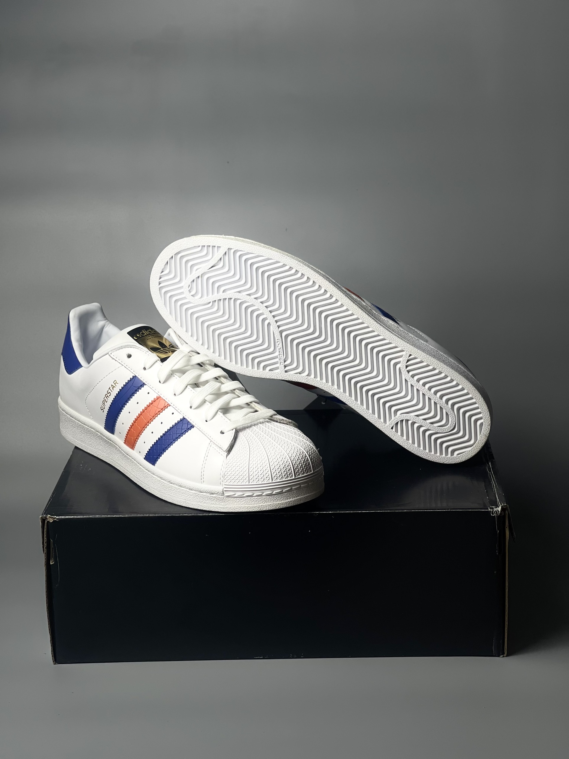 Adidas superstar east river rivalry best sale