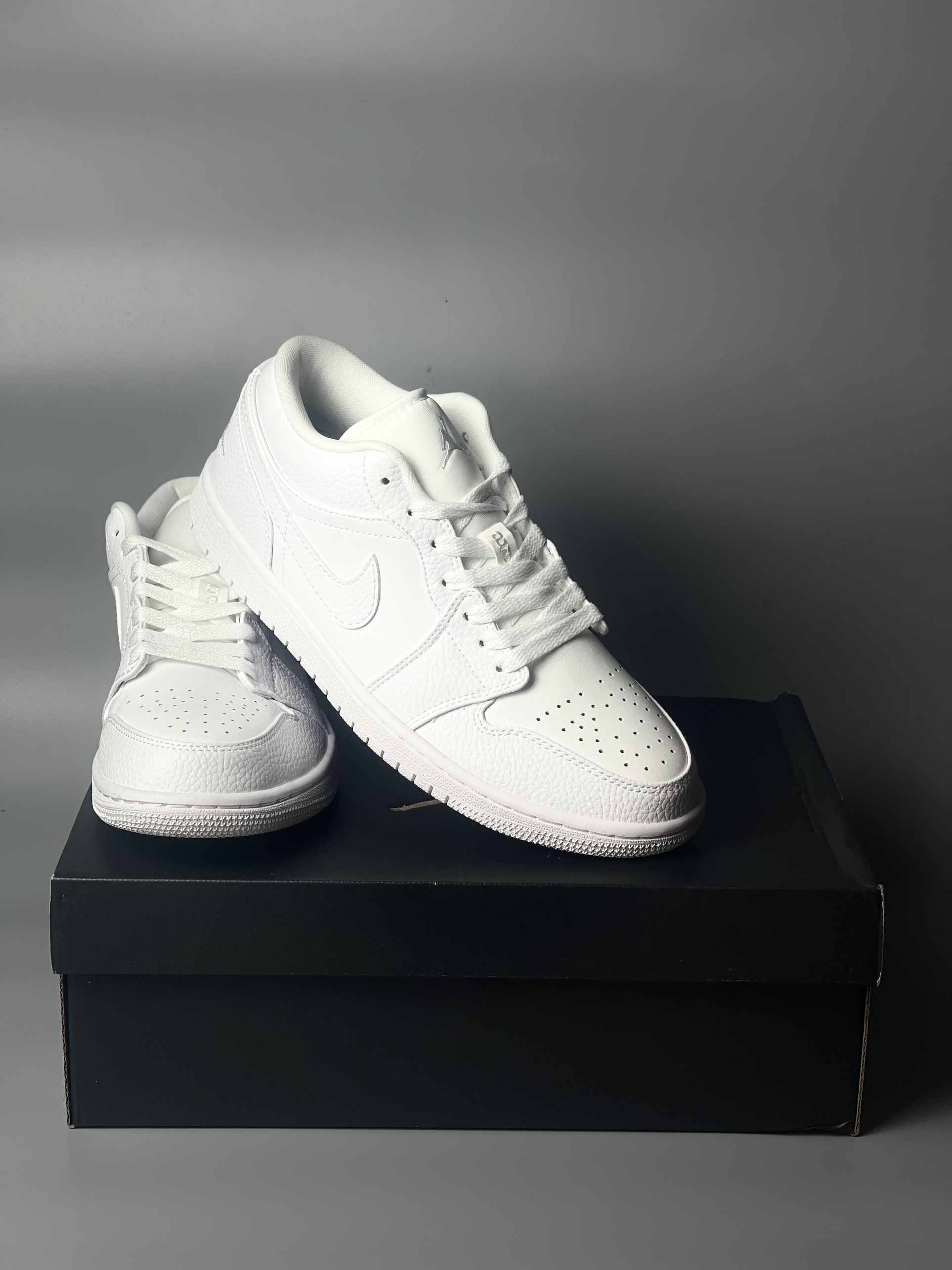 jd1 low triple white