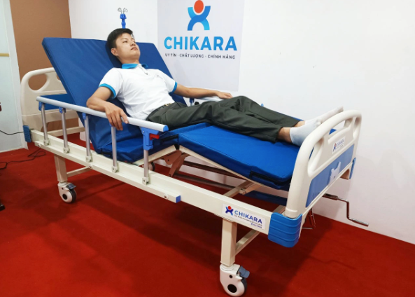 Giường y tế 2 tay quay có chức năng gì?