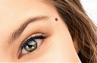 Phân Tích Vị Trí Nốt Ruồi Trên Mặt Nữ Về Nhân Tướng Học