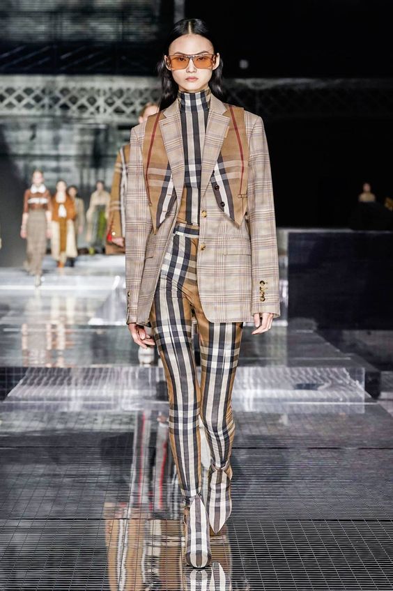 10 SỰ THẬT THÚ VỊ VỀ THƯƠNG HIỆU BURBERRY10