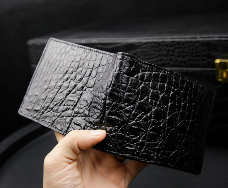 Cách bảo quản đồ da không bị mốc​