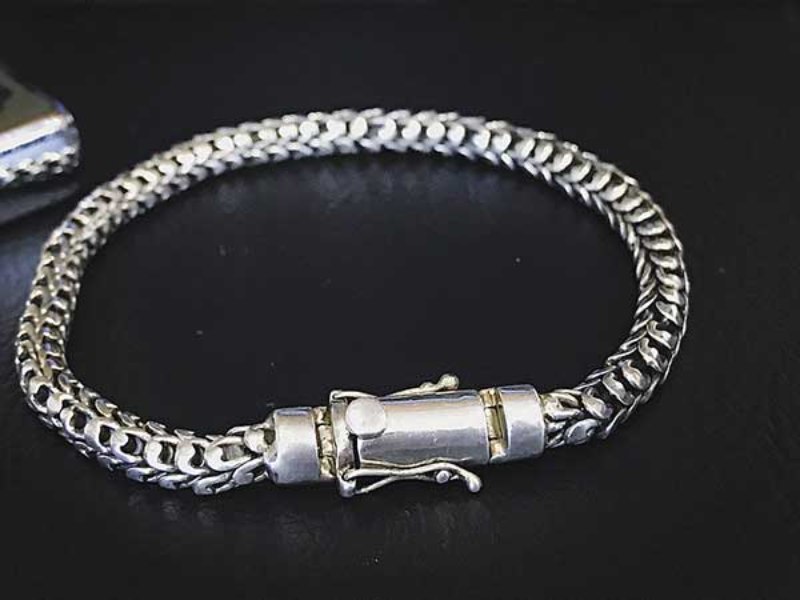 Trang sức từ bạc 990 mạnh mẽ, cá tính