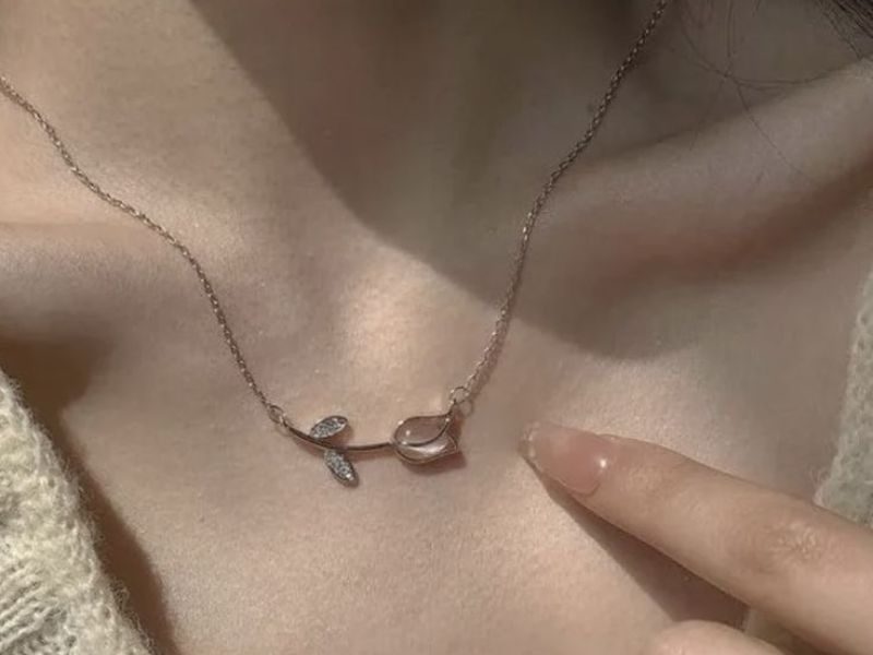 Bạc chuyển màu đồng do không phù hợp với cơ địa