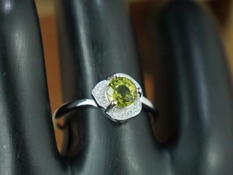 Bảo quản cẩn thận Peridot để tránh tổn thương bề mặt