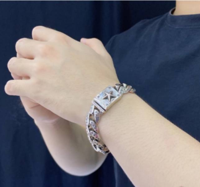 Mẫu lắc tay nam phổ biến hiện nay