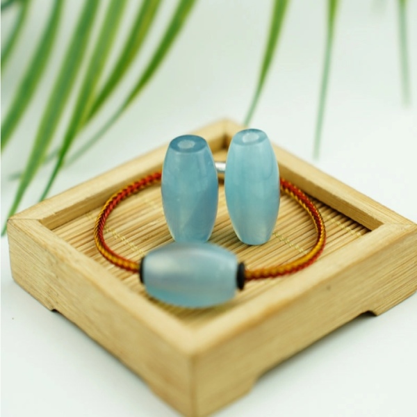 Đá Aquamarine thật có màu xanh nhạt trong