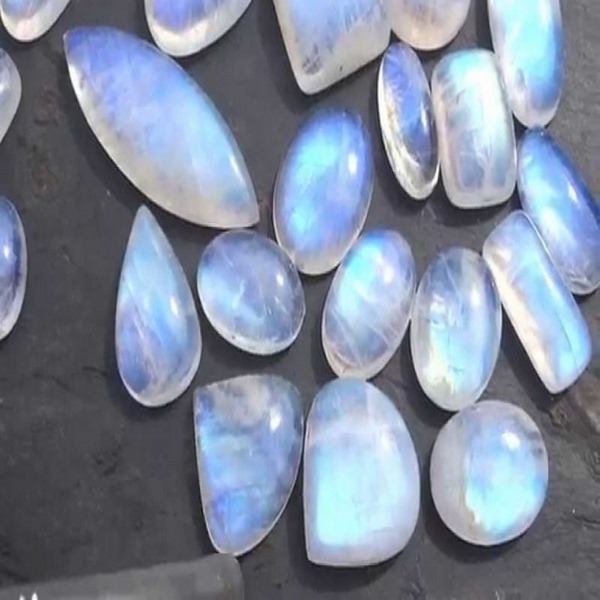 Thanh tẩy đá mặt trăng giúp loại bỏ các năng lượng tiêu cực
