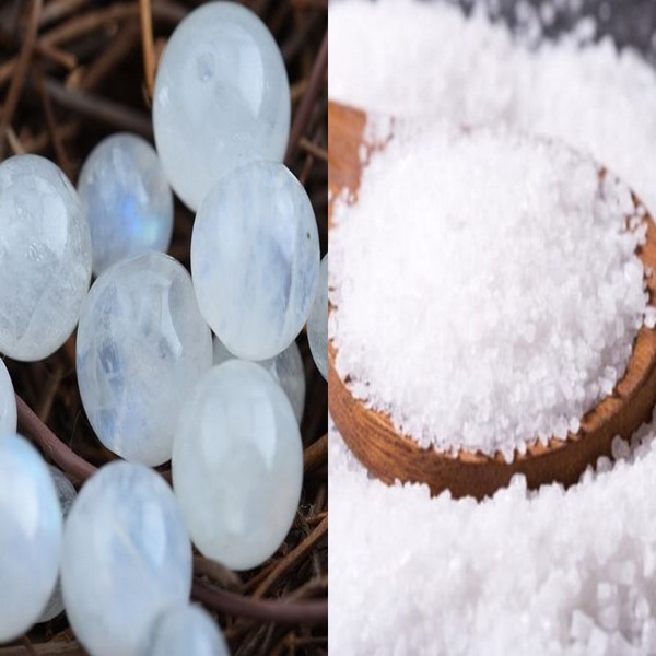 Sử dụng muối là cách thanh tẩy đá mặt trăng phổ biến nhất