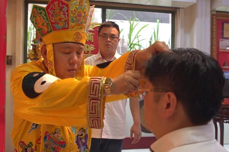 Thực hiện các nghi lễ