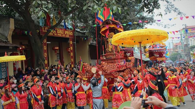 Tìm hiểu lễ hội và nghi thức thờ cúng Chầu Đệ Nhị