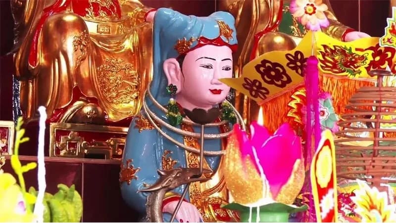 Lễ rước là hoạt động trọng tâm của lễ hội, diễn ra vào buổi sáng sớm hoặc đầu giờ chiều