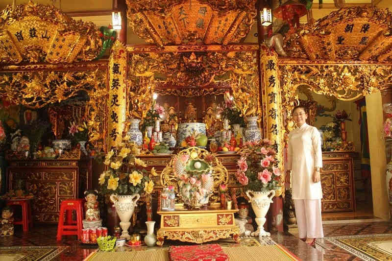 Đền thờ đóng vai trò giáo dục và truyền thụ các giá trị văn hóa và truyền thống 