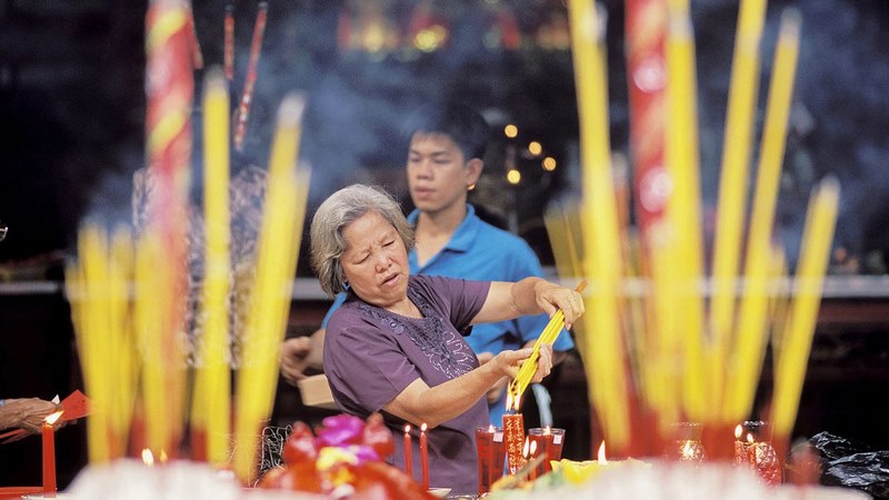 Chuẩn bị thêm gà luộc để làm phong phú thêm