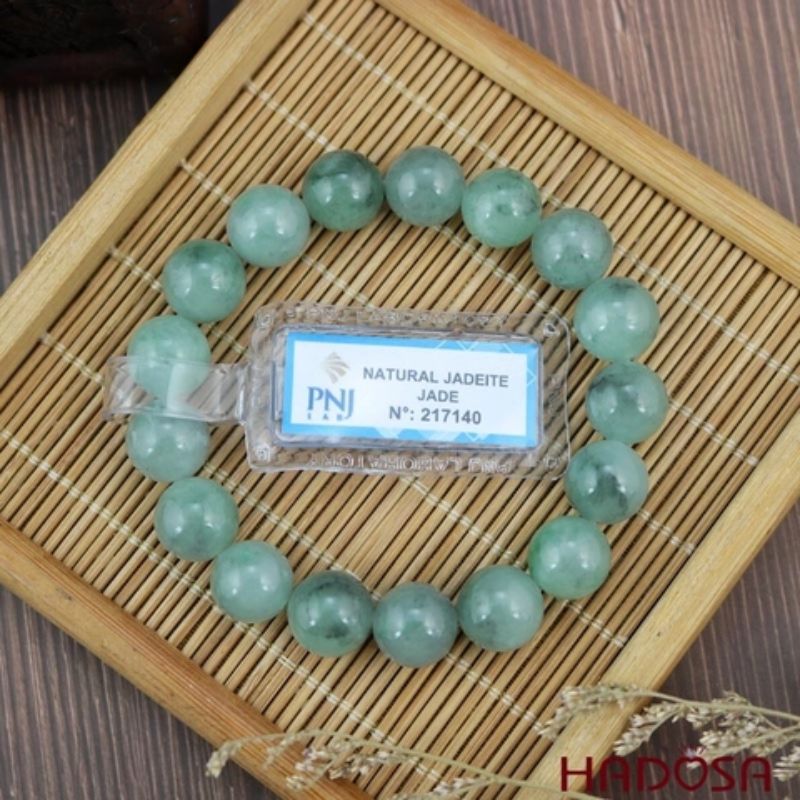 Trang sức làm bằng ngọc cẩm thạch để đeo tay