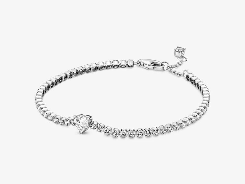 Nên tháo sản phẩm trang sức bạc khi đi tắm