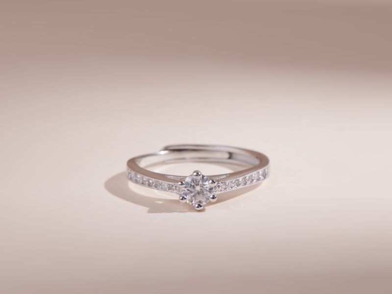 Nhẫn bạc là một trong những gợi ý tuyệt vời làm quà tặng cho người yêu