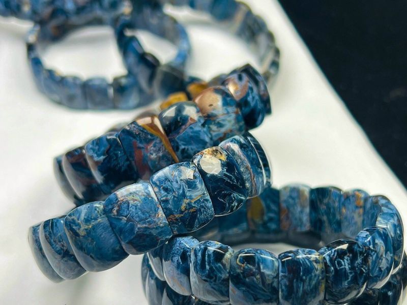 Đá giông bão phù hợp nhất với người mệnh Thủy