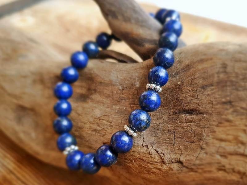 Đá Lapis Lazuli là lựa chọn tốt cho người mệnh Thủy và Mộc