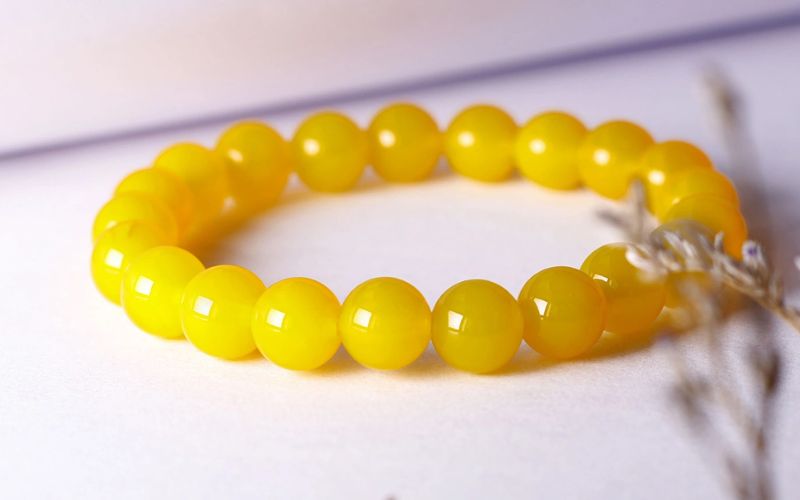 Số hạt trên vòng đá mã não vàng mang nhiều yếu tố phong thủy