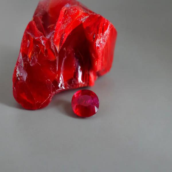 Đá Ruby màu đỏ máu bồ câu là đá đắt nhất hiện nay