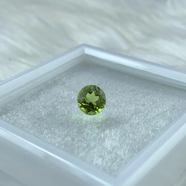 Người mệnh Hỏa và mệnh Mộc nên đeo đá Peridot