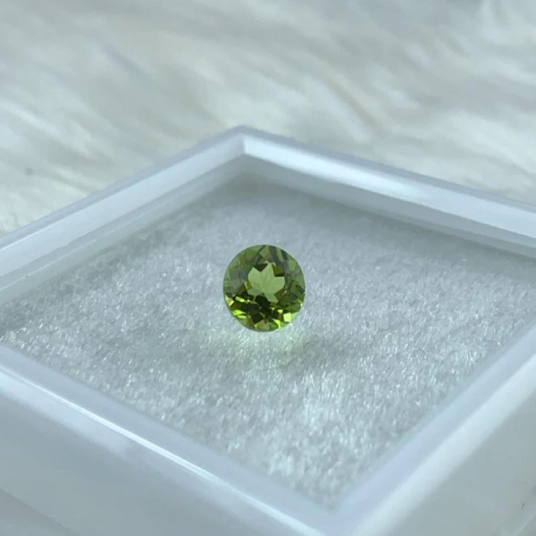 Người mệnh Hỏa và mệnh Mộc nên đeo đá Peridot