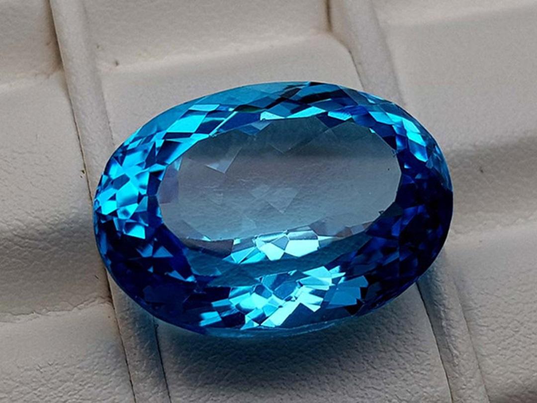 Đá Topaz thu hút tài lộc và vận may 