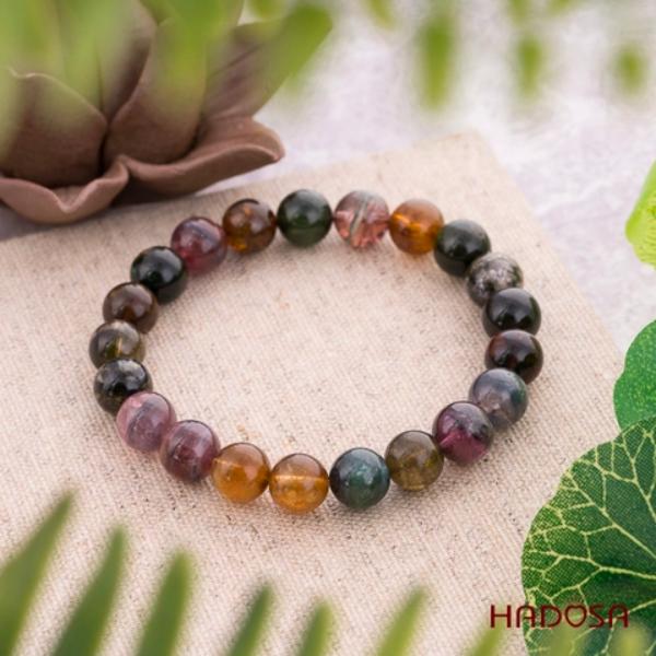 Đá tourmaline với nhiều màu sắc như lục, hồng, vàng