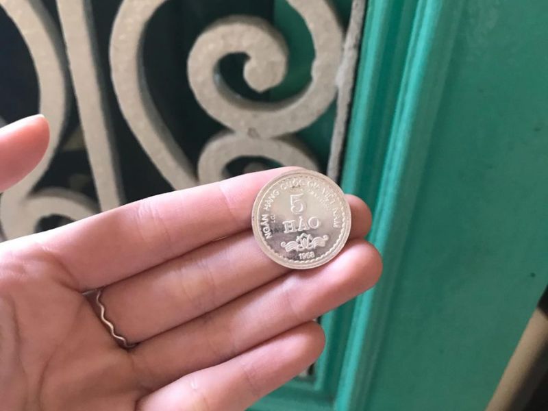 Đánh cảm bằng bạc là phương pháp dân gian được nhiều người biết đến
