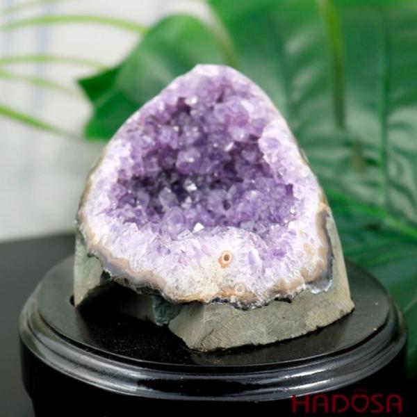 Đặt bông thạch anh tím ở phòng khách giúp cuộc sống hoà hợp