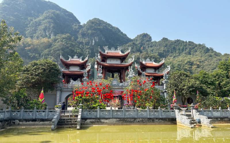 Đền Thờ Cô Bé Thượng Ngàn Ở Đâu? Khám Phá Những Địa Điểm Linh Thiêng Và Mẫu Văn Khấn